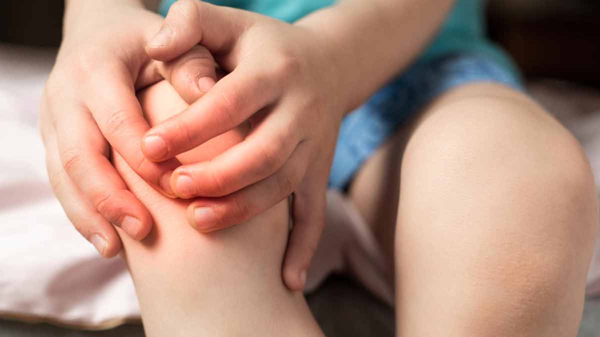घुटनों के दर्द और सूजन से राहत दिलाएंगे ये घरेलू उपाय
